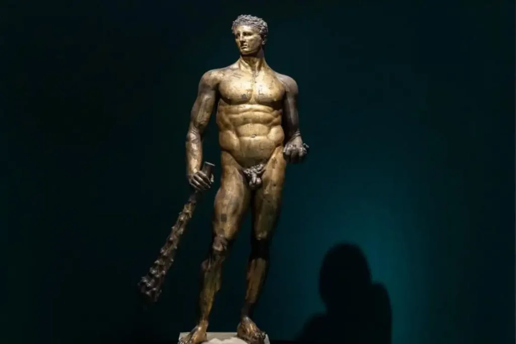 La Grecia a Roma è la mostra che ricostruisce l’incontro tra arte ellenica e cultura romana attraverso bronzi celebri, rarità archeologiche, ricongiungimenti unici e un allestimento multimediale immersivo ai Musei Capitolini