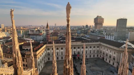 Dalla sede del governo milanese alla principale sede espositiva di piazza Duomo: origini, trasformazioni e funzioni culturali di Palazzo Reale.