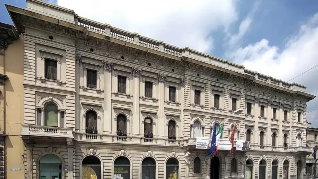 La Cappella affrescata da Giotto è il punto di partenza per esplorare le raccolte civiche, le arti applicate e i musei universitari della città.